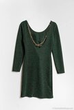 Korte donker groene jurk in lurex met sierketting achteraan._