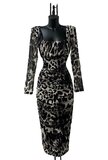 Lange wit-zwarte leopard printed bodycon jurk met rechthoekige kraag_