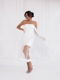 Elegante korte witte bustier jurk met tulle_