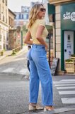  Licht blauwe jeans broek voor dames met wijde pijpen en knoppen sluiting_
