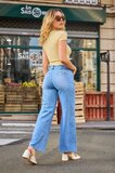  Licht blauwe jeans broek voor dames met wijde pijpen en knoppen sluiting_