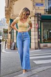  Licht blauwe jeans broek voor dames met wijde pijpen en knoppen sluiting_