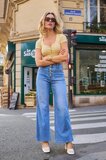  Licht blauwe jeans broek voor dames met wijde pijpen en knoppen sluiting_