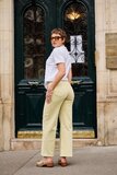 Trendy licht gele broek met wijde pijpen_