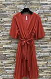 Korte terracotta cross heart plisse jurk _