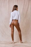 Pantalon slim camel en similicuir_
