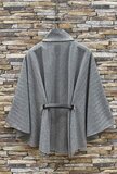 Elegante grijs-zwarte cape jas_