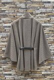 Elegante beige-zwarte cape jas_