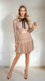 Kanten taupe jurk met strik – Parijse elegantie_