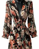 Sierlijke zwarte maxi jurk met gekleurde bloemen_