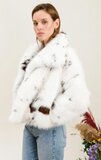 Korte faux fur jas in cowprint_