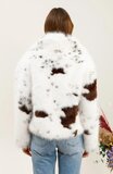 Korte faux fur jas in cowprint_