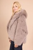 Trendy korte champagne jas in imitatiebont_