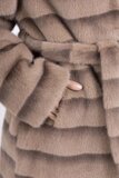 Trendy two tone taupe midi jas in imitatiebont_