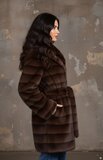 Trendy two tone bruine midi jas in imitatiebont_