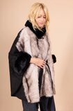 Zwarte mixed poncho in faux fur_