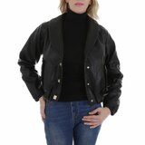 Korte zwarte leatherlook  jacket met zwarte imitatiebonte kraag_