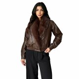 Trendy korte bruine leatherlook  jacket met bruine imitatiebonte kraag_