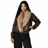 Trendy korte bruine leatherlook  jacket met beige imitatiebonte kraag_