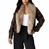 Trendy korte bruine leatherlook  jacket met beige imitatiebonte kraag_