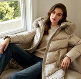 Cozy beige midi  gewatteerde winterjas met shiny look_