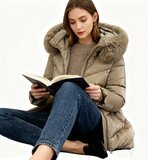 Cozy taupe midi  gewatteerde winterjas met shiny look_