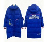 Sportieve lange blauwe gewatteerde winterjas_