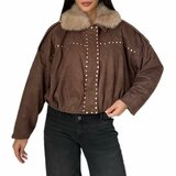 Trendy bruine bomber jacket in leatherlook versierd met nailheads_