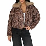 Trendy leopard bomber jacket in leatherlook versierd met nailheads_