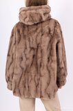 Korte taupe faux fur jas met mink effect_