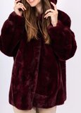 Korte bordeaux faux fur jas met mink effect_