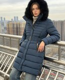 Stijlvolle donker blauwe midi pufferjas_