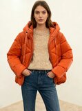 Trendy oranje korte down jacket_
