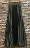 Lange kaki groene plooirok in ultrazacht satijn_
