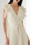 Elegante beige plisse maxi jurk._