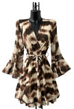 Prachtige korte marron bruine-beige wikkeljurk met  print _