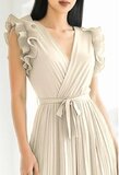 Elegante beige plisse jumpsuit_