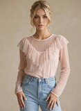 Blouse rose vaporeuse avec volants, pois et manches transparentes_