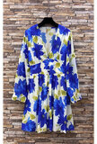 Mooie korte blauw-witte jurk met bloemen print_