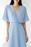 Elegante licht blauwe maxi plisse jurk _