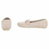 Beige suede mocassin Cora met gouden decoratie_