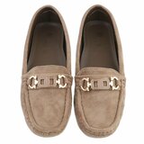 Kaki bruine suede mocassin Cora met gouden decoratie_