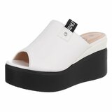 Witte platform mules met zwarte wedgezool Cintia_