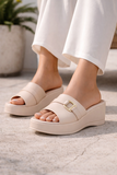 Beige wedge mules met goudkleurige gesp Cirilla_
