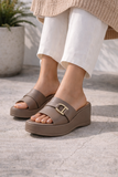 Kaki wedge mules met goudkleurige gesp Cirilla_