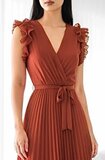 Elegante terracotta plisse maxi jurk._