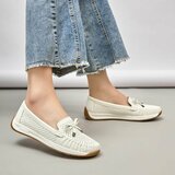 Witte comfort mocassins met strikdetail Cires_