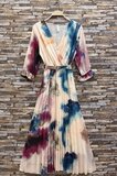 Sierlijke multicolor maxi plisse jurk op creme basis_