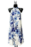 Trendy en chique blauw-witte midi halterjurk in plisse_