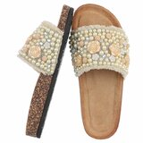 Beige slippers Gisele met parels en bloemen details_